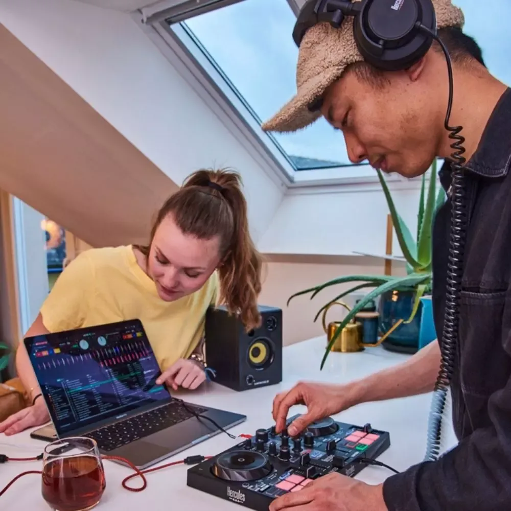 Hercules DJLearning Kit MK2 - Hepsi bir arada DJ öğrenme seti