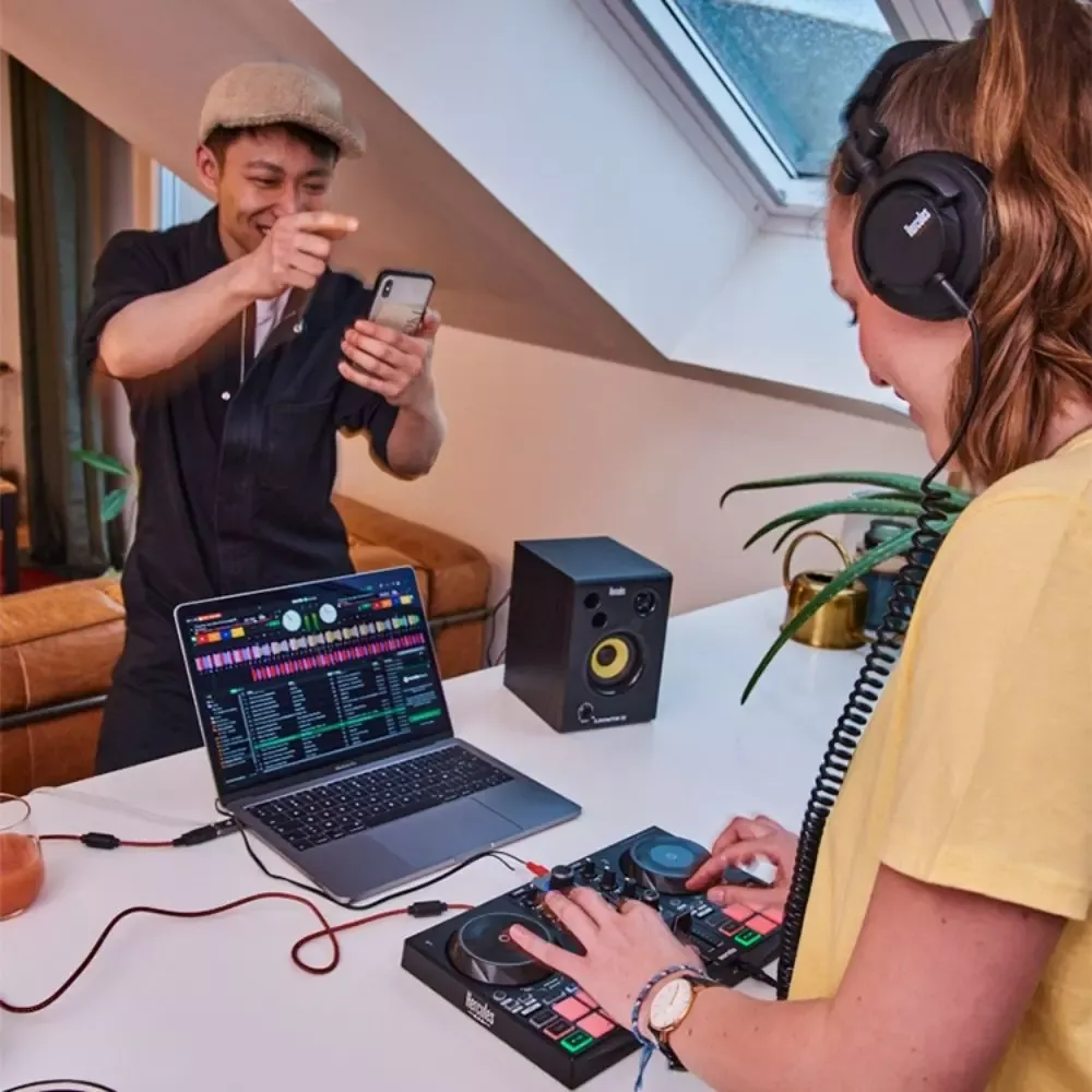 Hercules DJLearning Kit MK2 - TEMPO ve BEAT ALIGN okları ile kolay mix