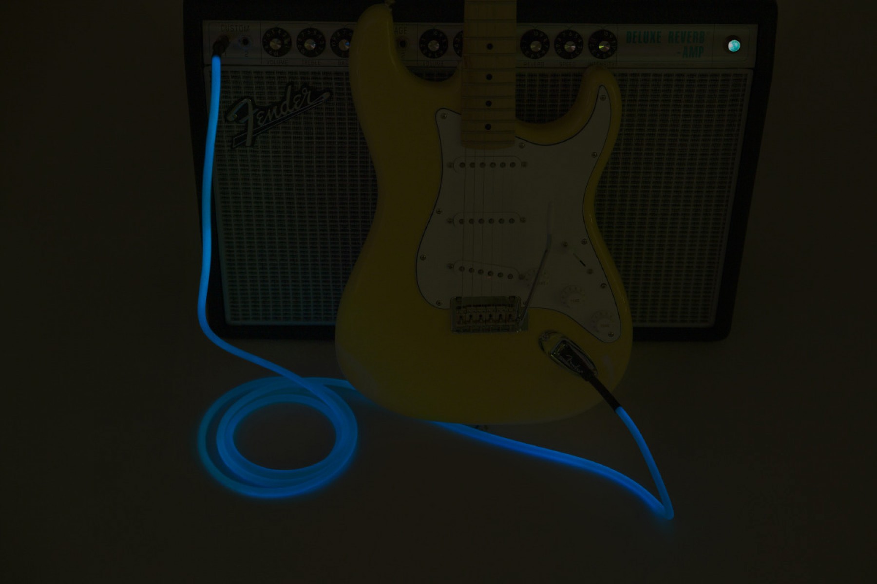 Fender Professional Fosforlu Mavi 3M Enstrüman Kablosu