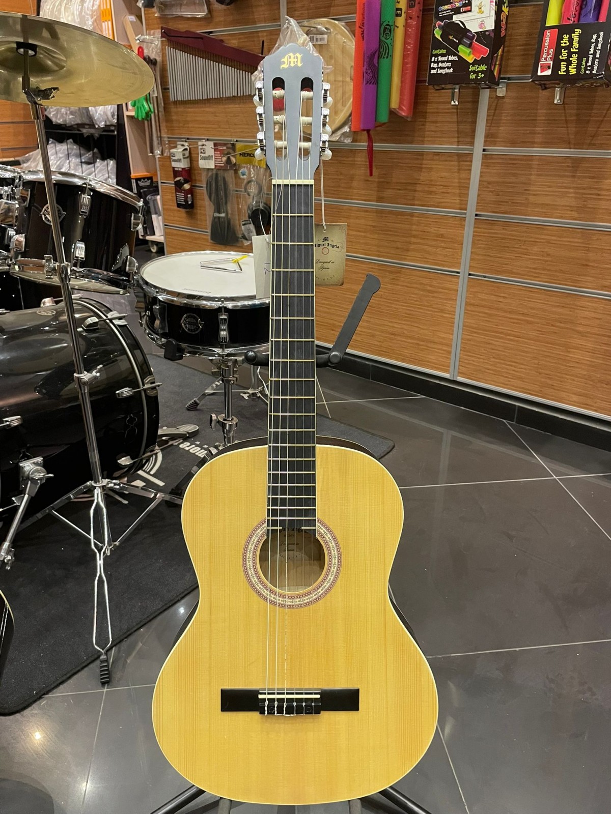 Outlet - Miguel Angela MA2M-N Mat Cilalı Klasik Gitar Outlet - Miguel Angela MA2M-N Mat Cilalı Klasik Gitar
