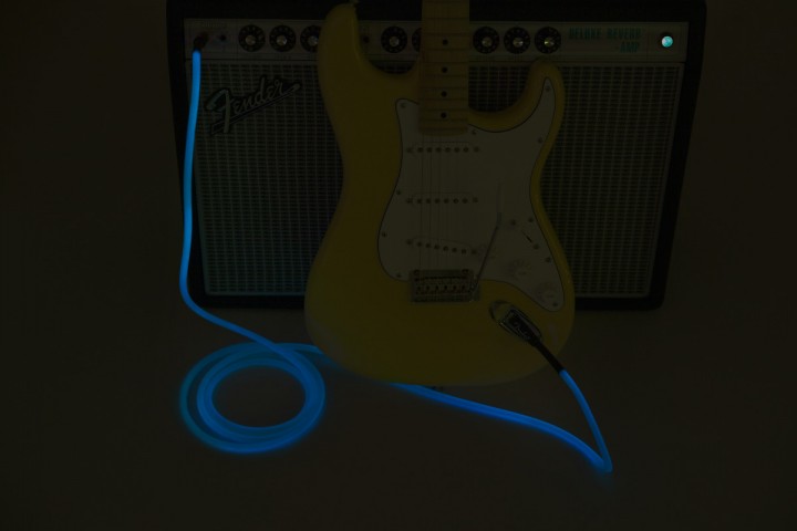 Fender Professional Fosforlu Mavi 3M Enstrüman Kablosu